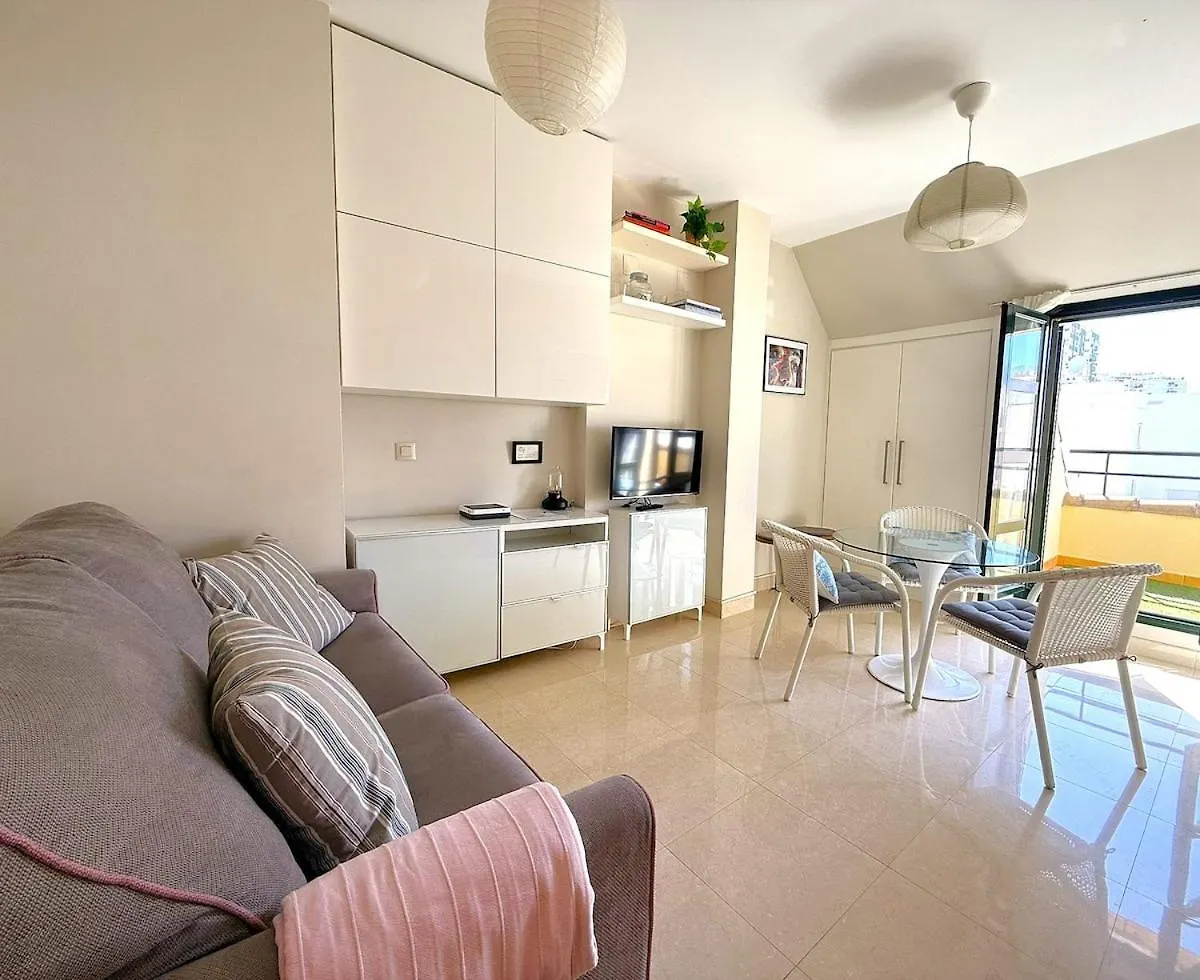 Sunny & Cosy Beach Penthouse フエンヒロラ