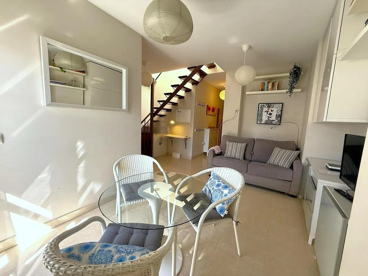 Sunny & Cosy Beach Penthouse フエンヒロラ アパート