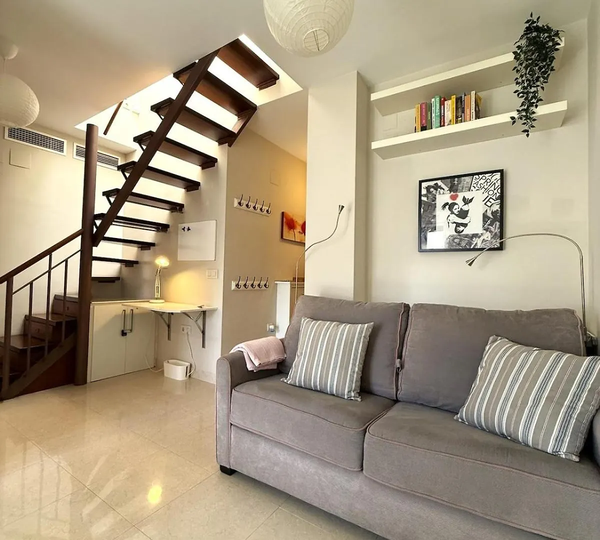 Sunny & Cosy Beach Penthouse フエンヒロラ
